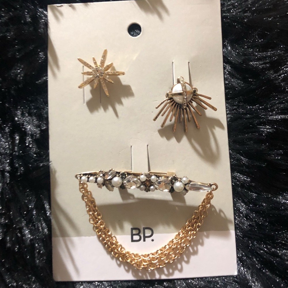 BP Womens brooches